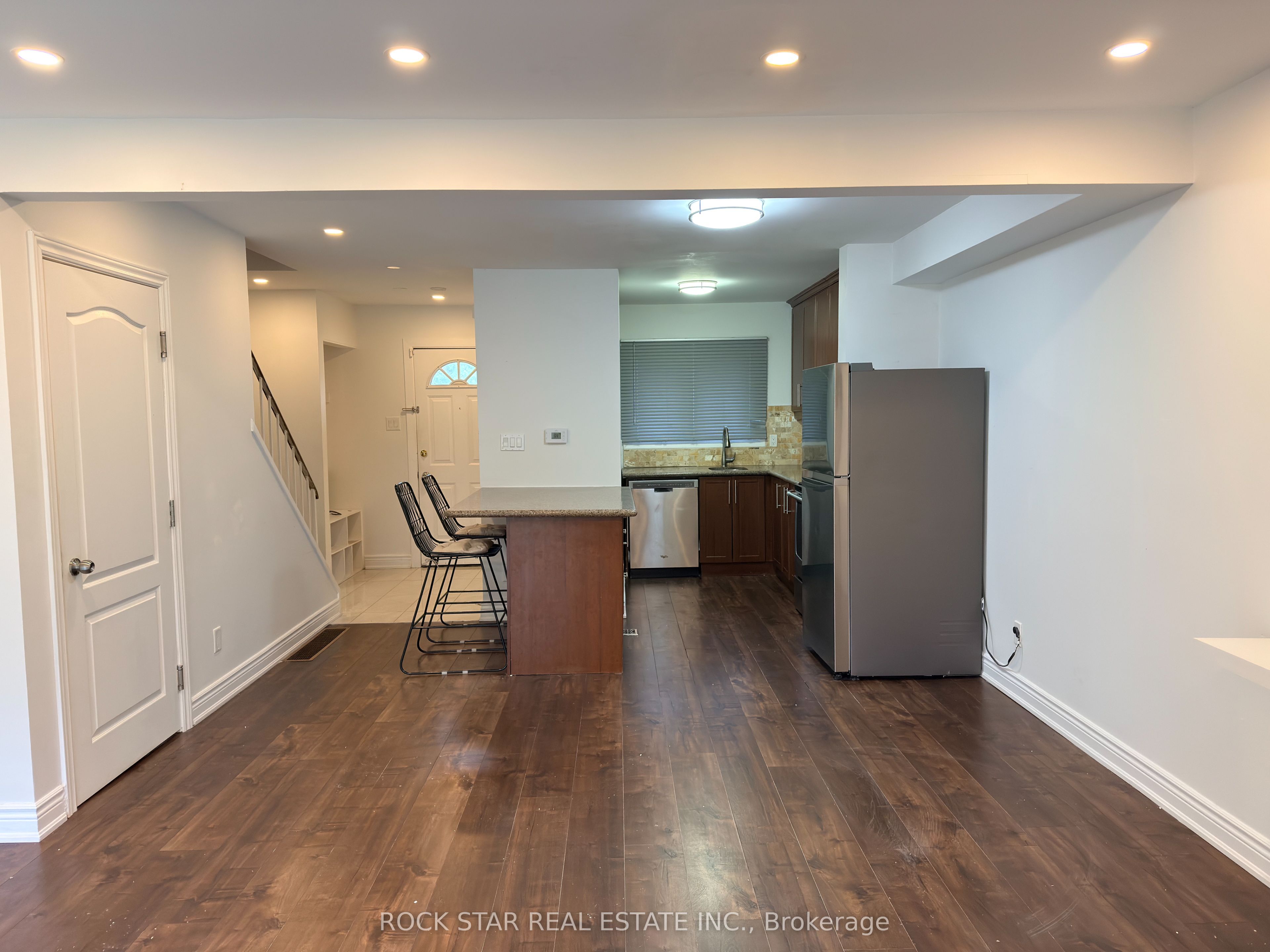 Unit Upper - 15 Hardcastle Court, Brampton 5