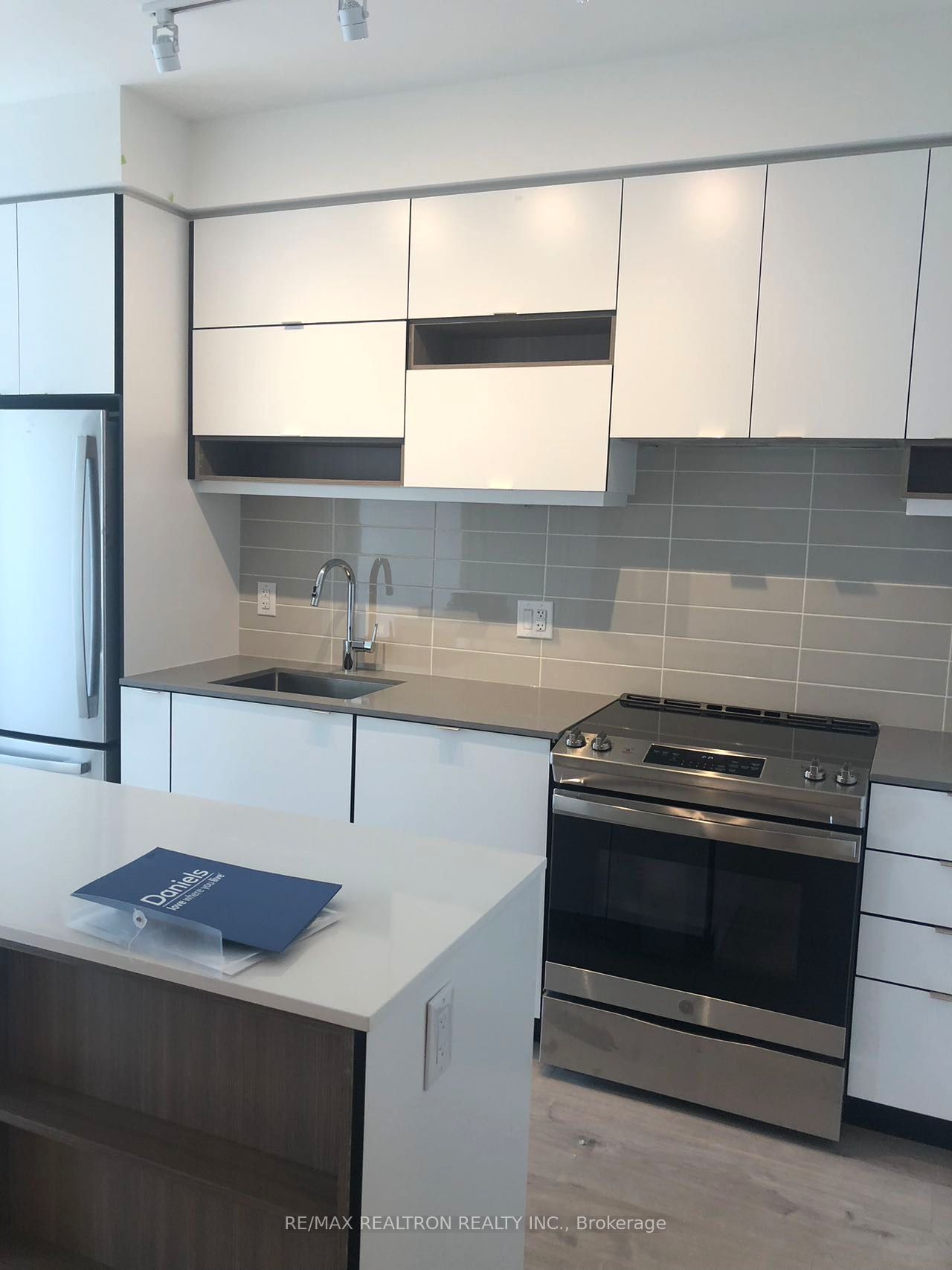 Unit 3301 - 4065 Confederation Parkway, Mississauga 5
