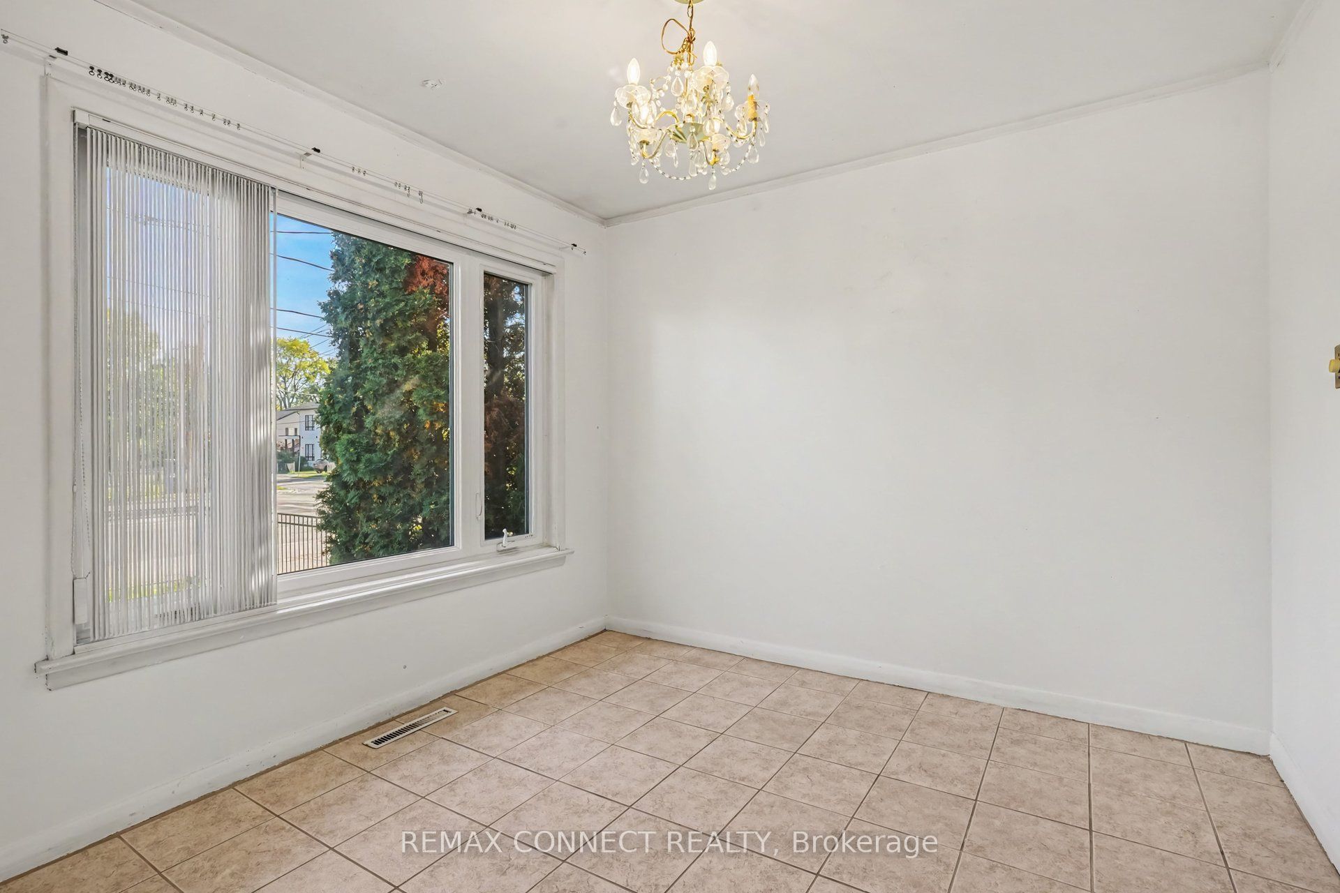656 Browns Line, Etobicoke 4