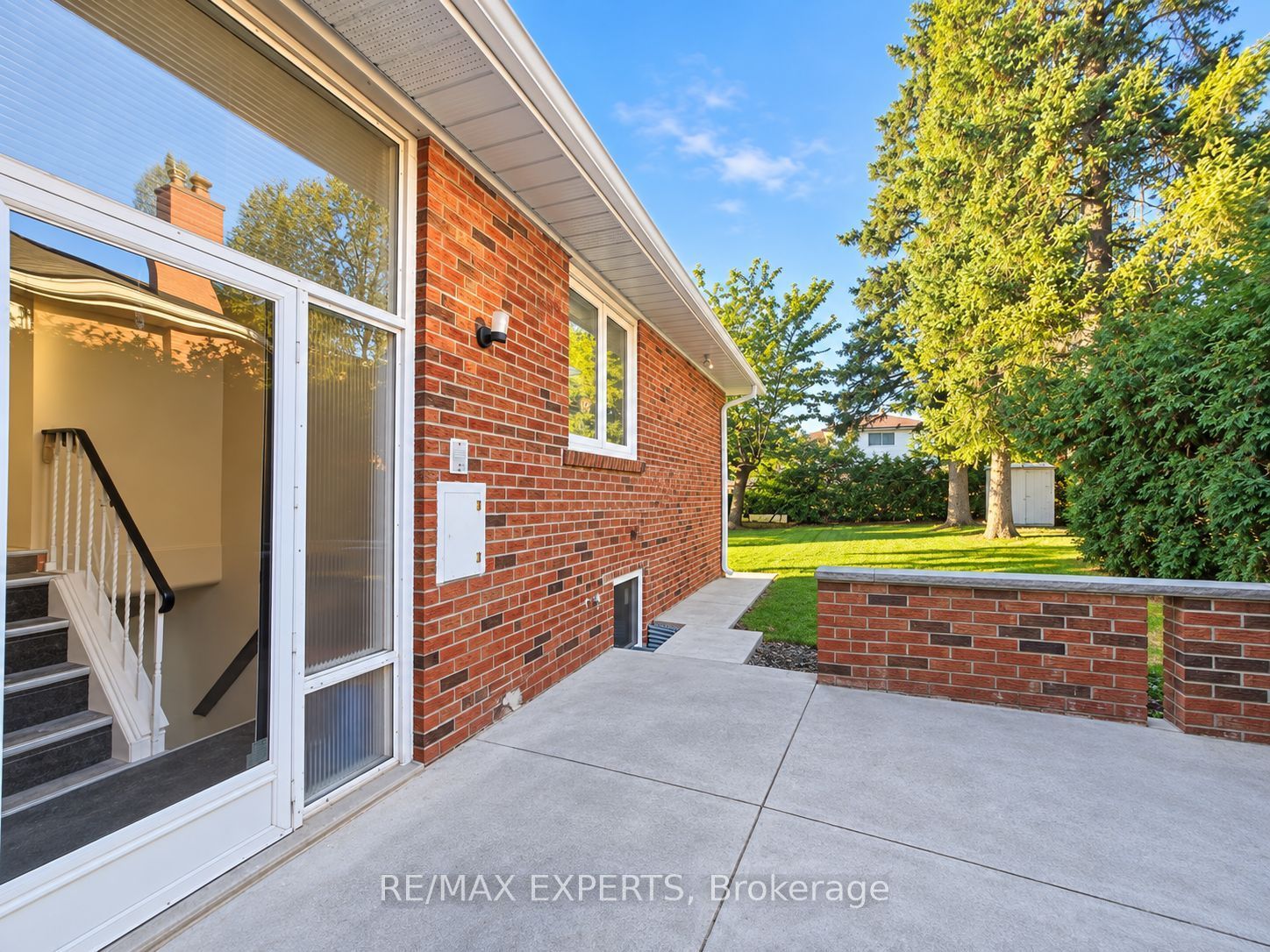 24 Roskell Crescent, North York 2