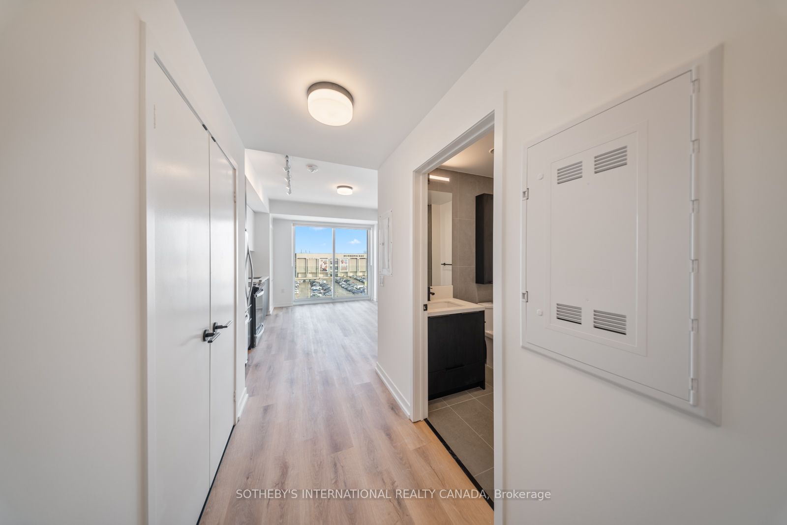 Unit 703 - 5 York Garden Way, North York 3