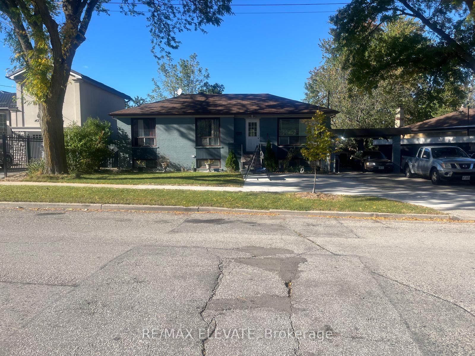 100 Stavely Crescent, Etobicoke 1