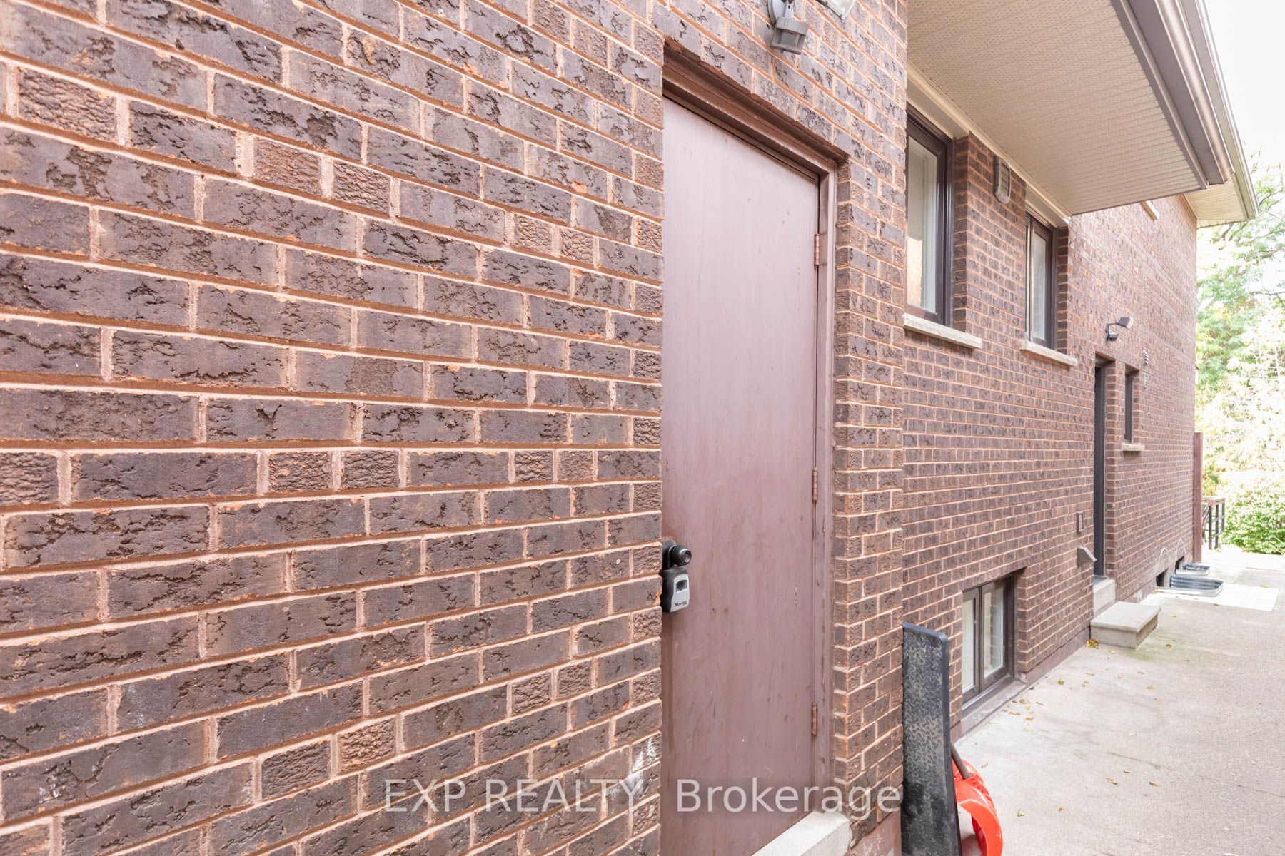 Unit Unit B - 84 Laurel Avenue, Etobicoke 3