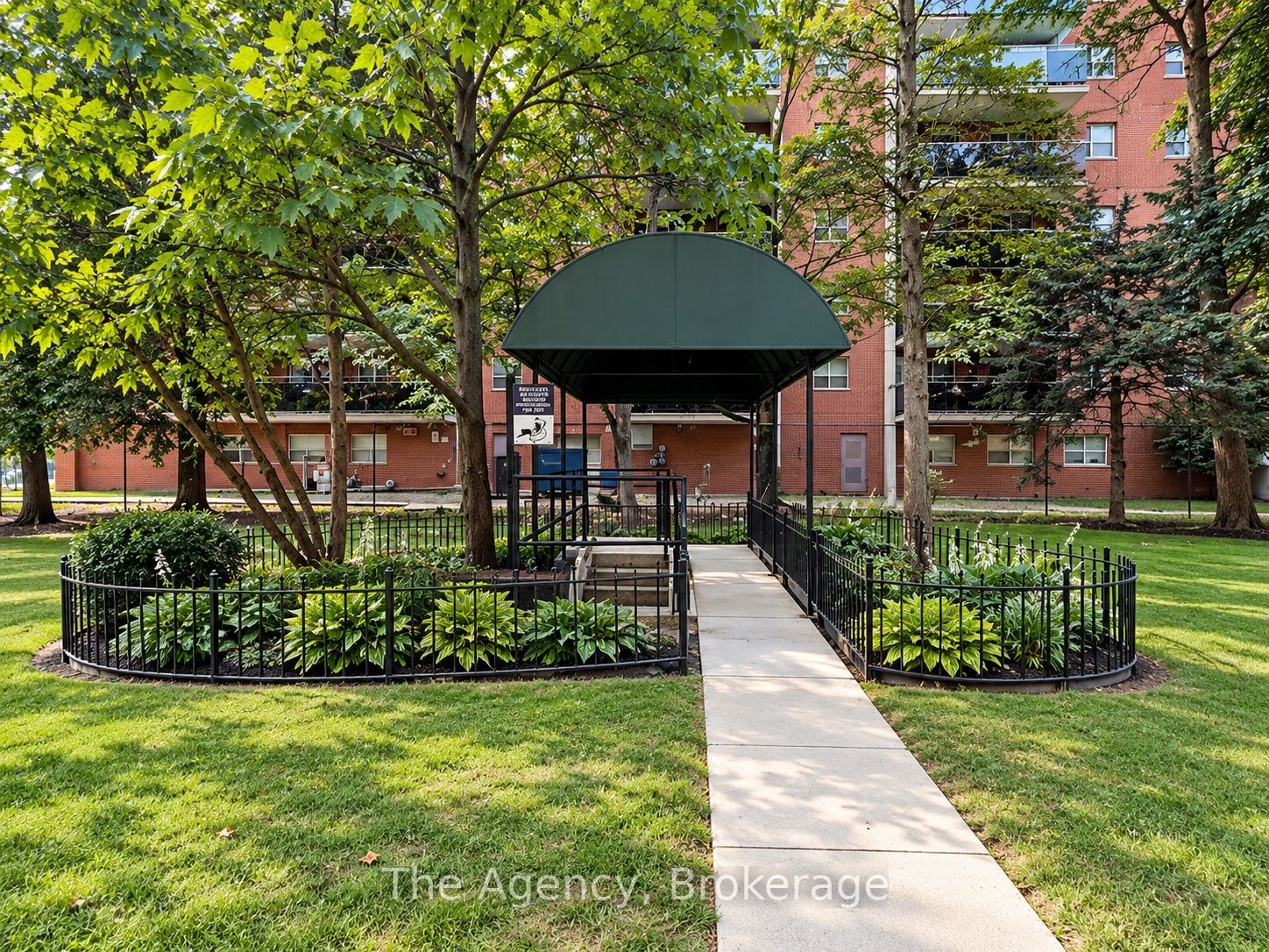 Unit 102 - 45 Paisley Boulevard W, Mississauga 3