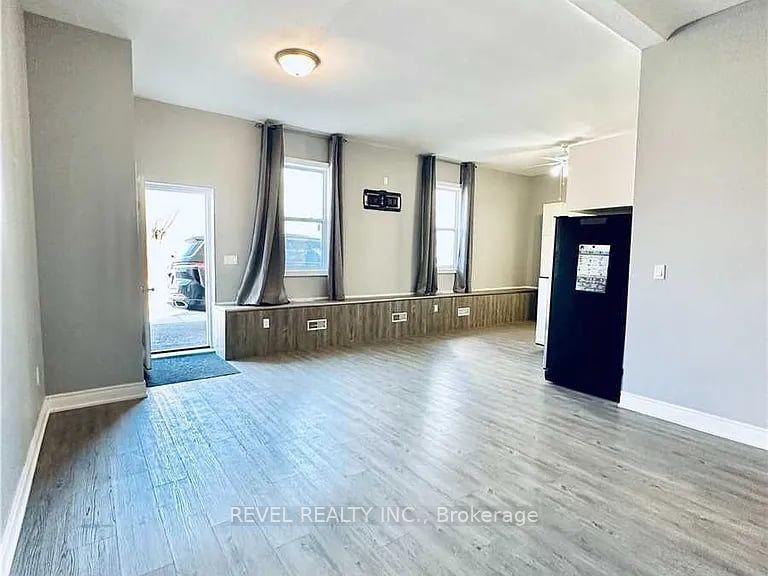 Unit Unit A - 528 Lincoln Street, Welland 4