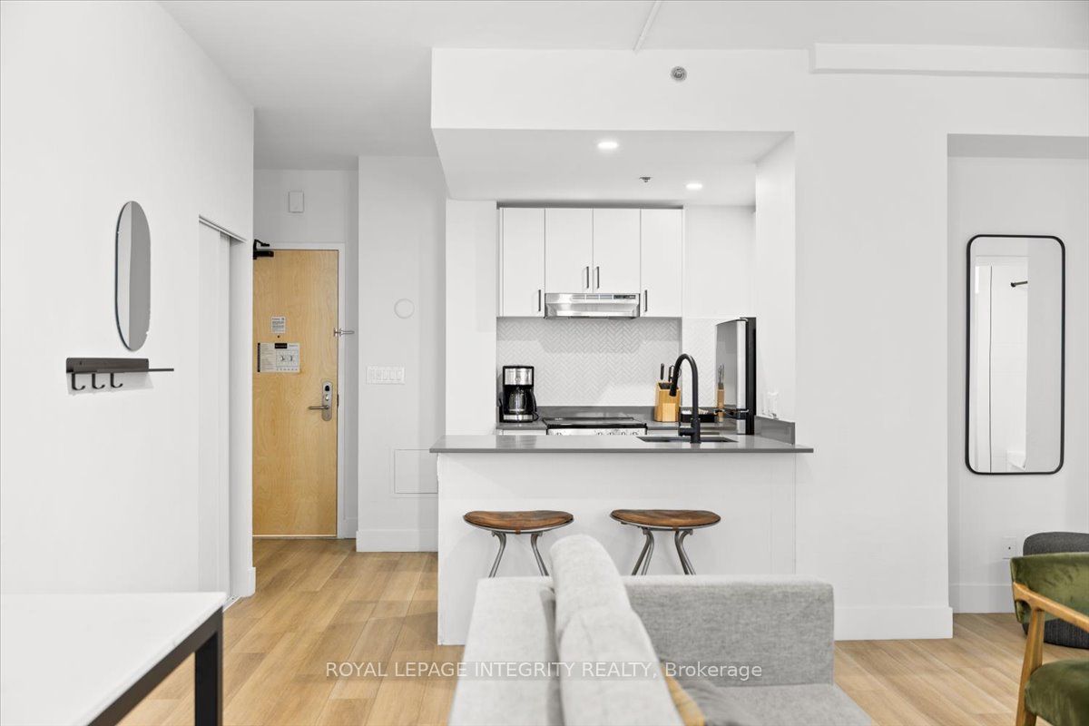 Unit 909 - 161 Laurier Avenue W, Ottawa 5