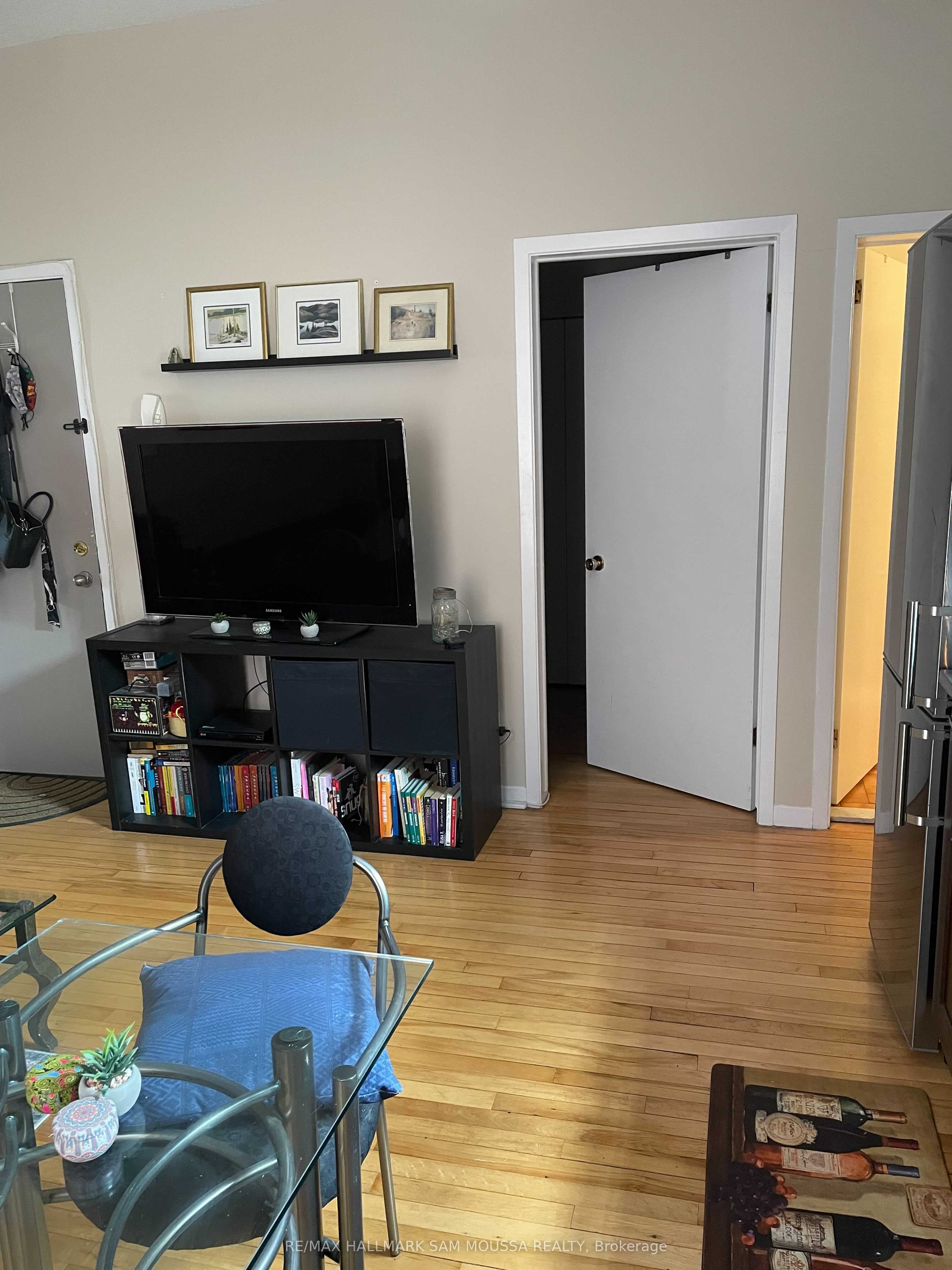 Unit 7 - 232 Cooper Street, Ottawa 3