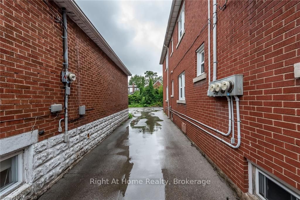 Unit 2 Room 1 - 104 LONGWOOD Road S, Hamilton 4