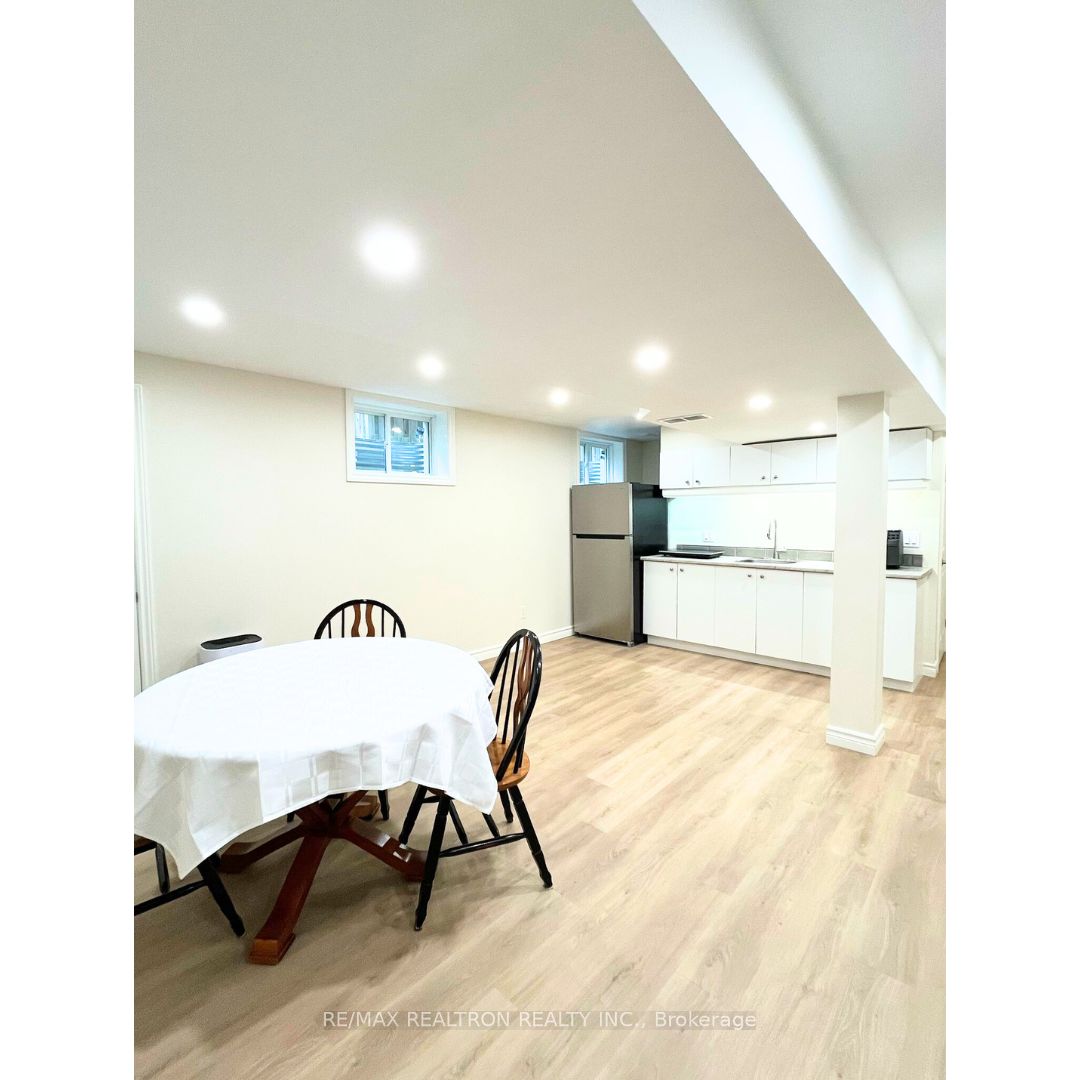 Unit Basement Apt - 2062 Cherrywood Trail, London 4
