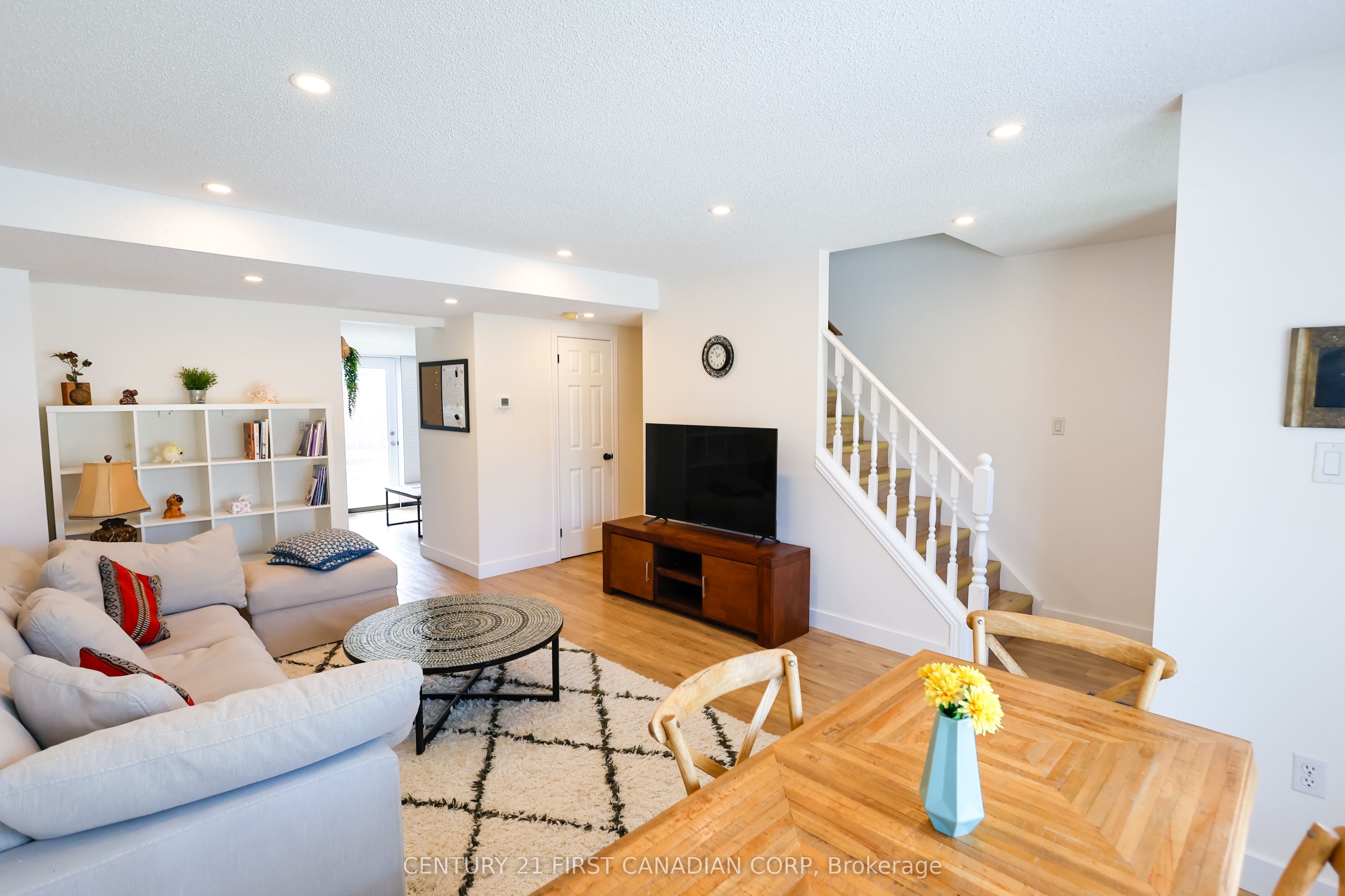 Unit 70 - 70 CHAPMAN Court, London 4