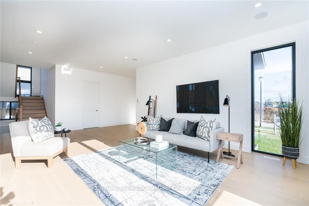 3533 Silverleaf Chase, London 5