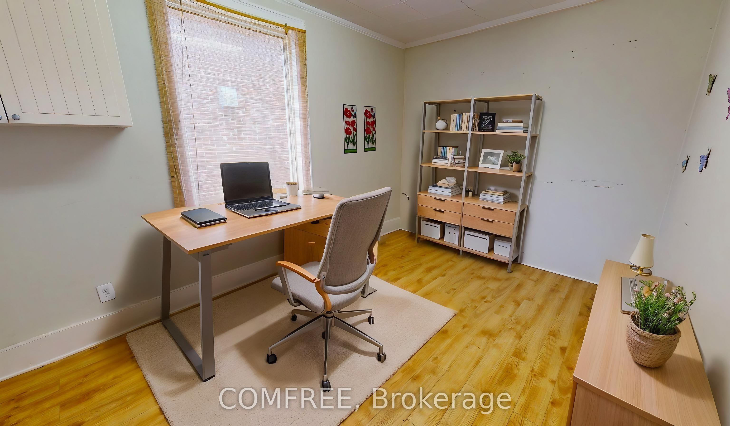 1405 King Street E, Cambridge 3