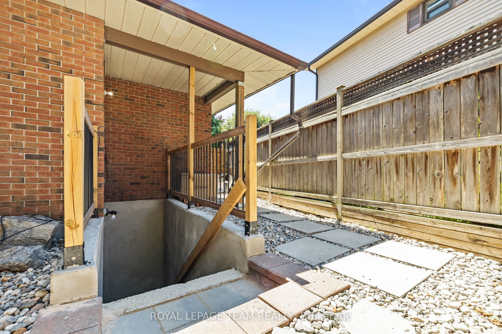 Unit B - 1288 Plante Drive, Ottawa 2