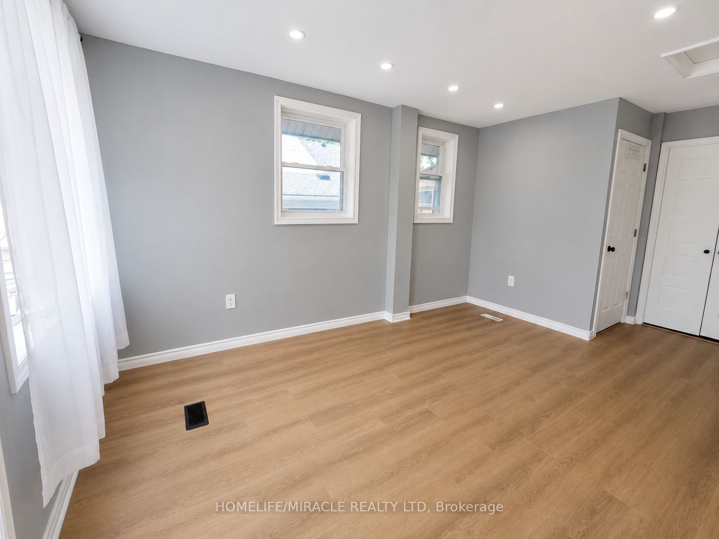 Unit Main - 6523 Barker Street, Niagara Falls 5
