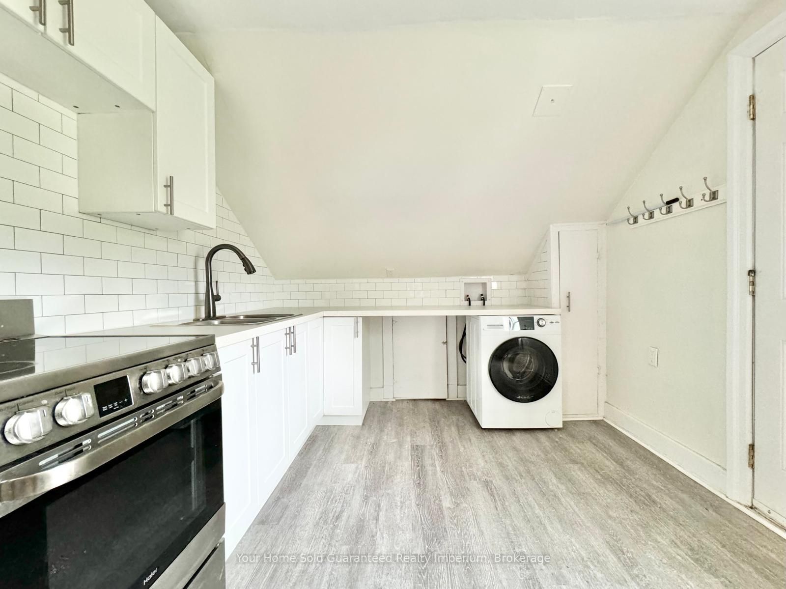 Unit Upper - 232 Grantham Avenue, St. Catharines 2