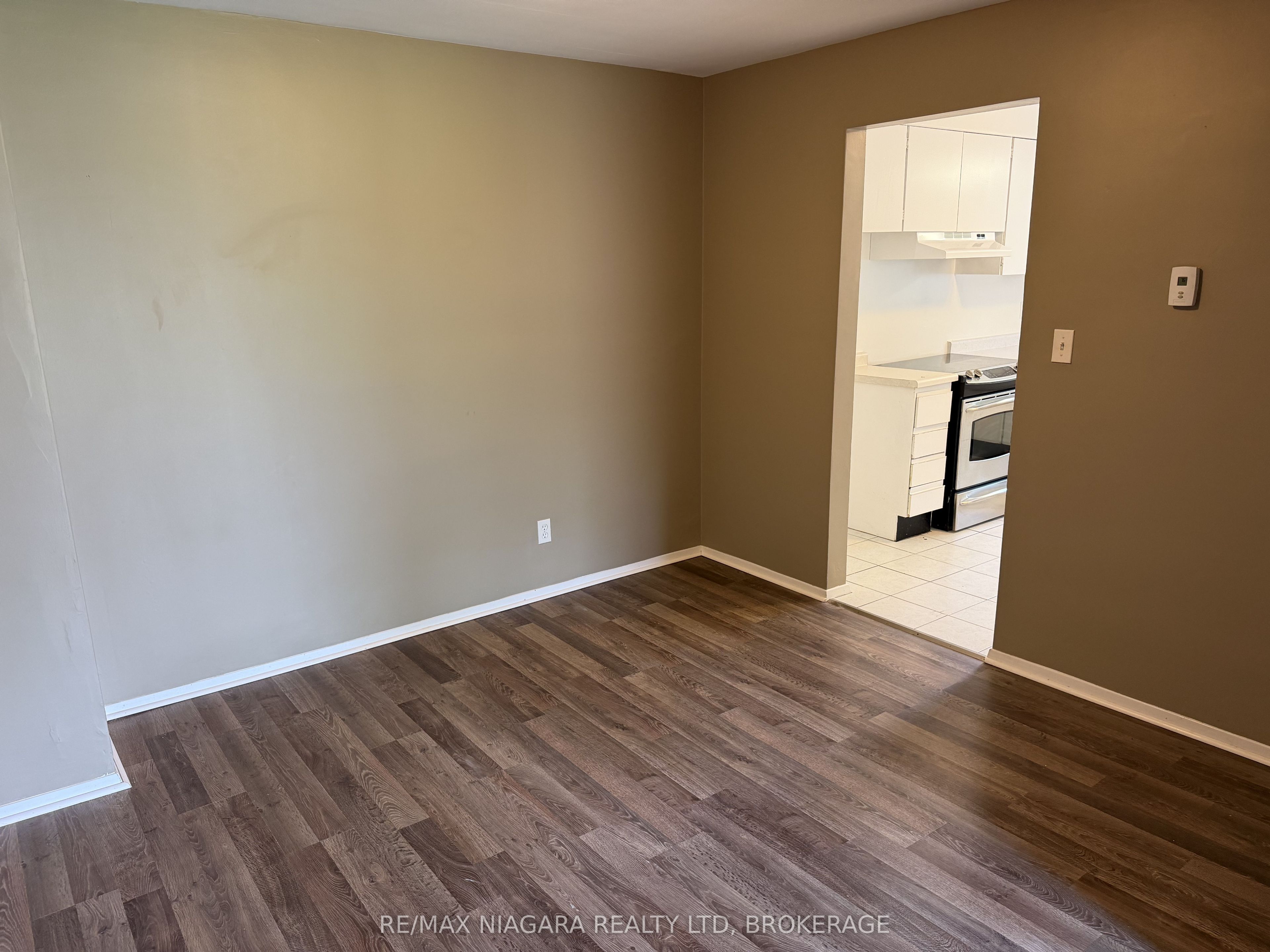 Unit 4 - 21 Woodlawn Road, Welland 3