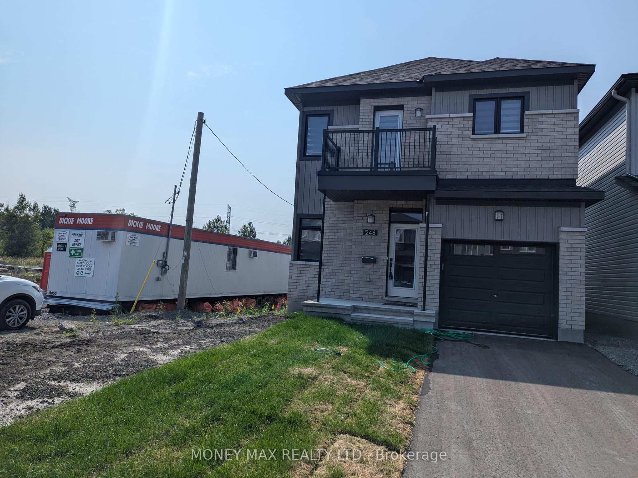 246 Rue De Beaugency Street, Orleans-Gloucester 3