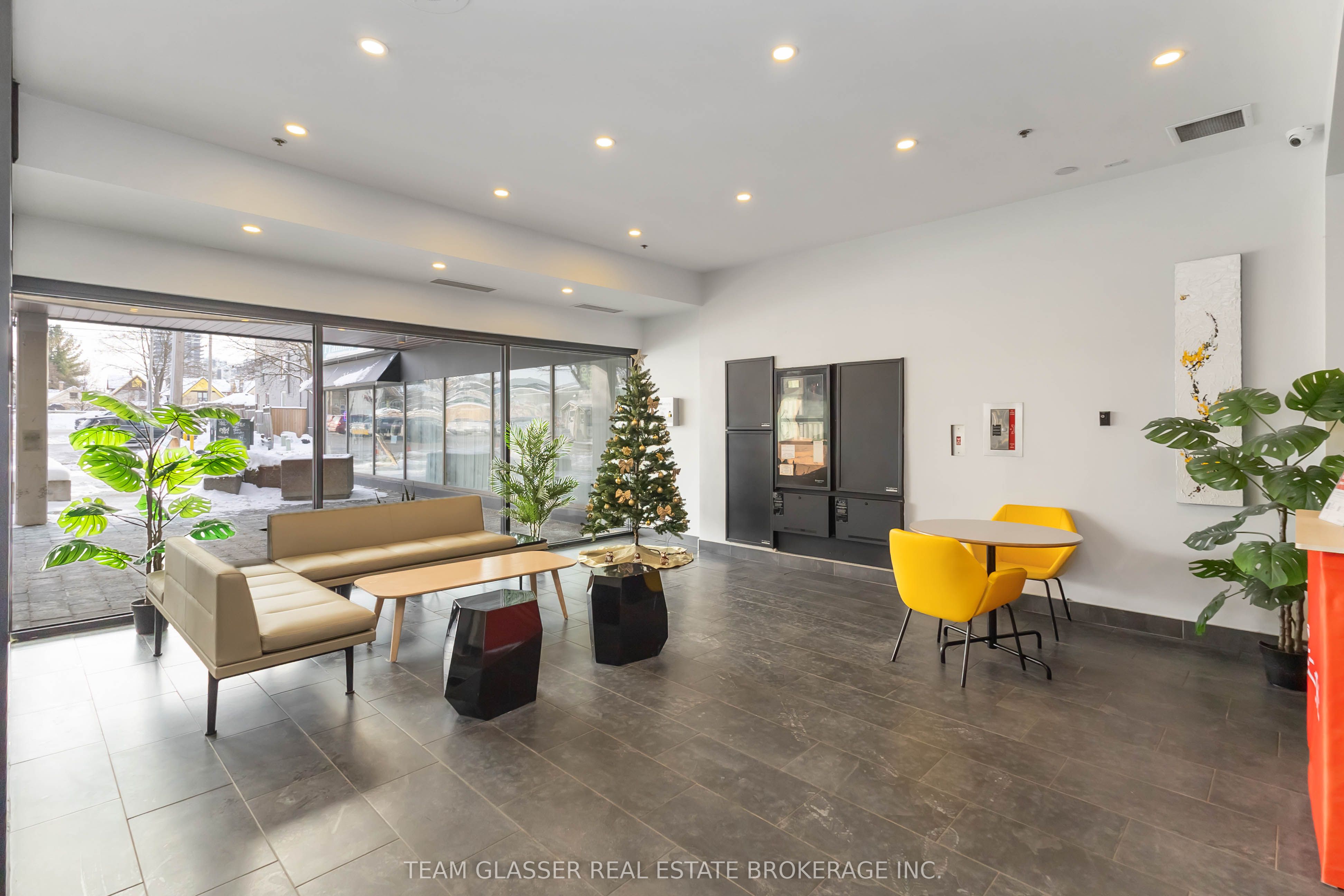 Unit 1211 - 675 RICHMOND Street, London 3