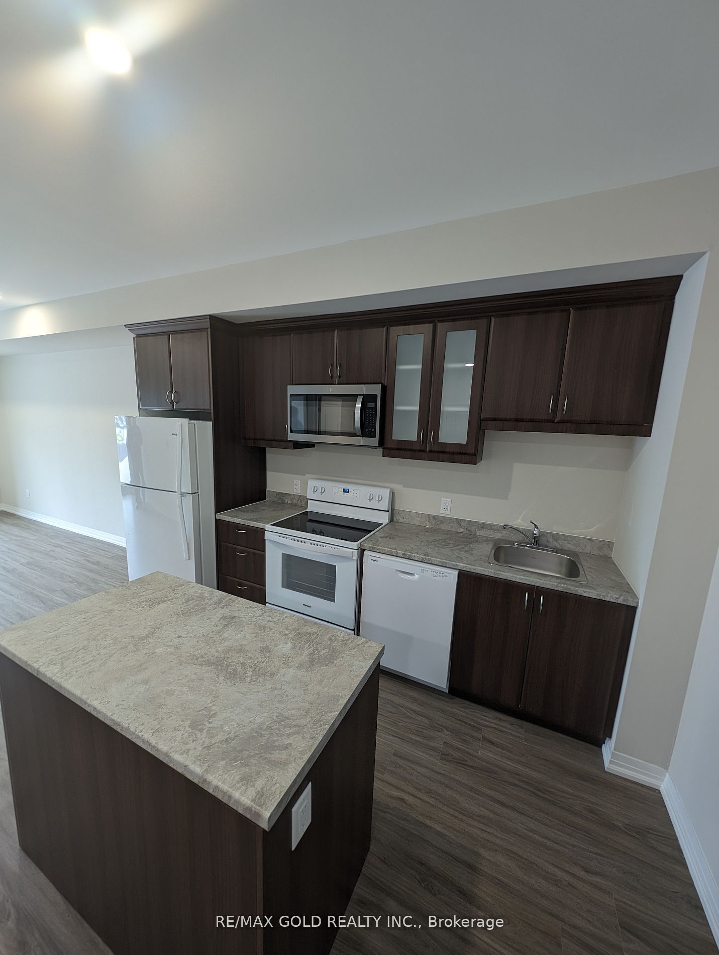 Unit 105 - 50 Herrick Avenue, St. Catharines 2