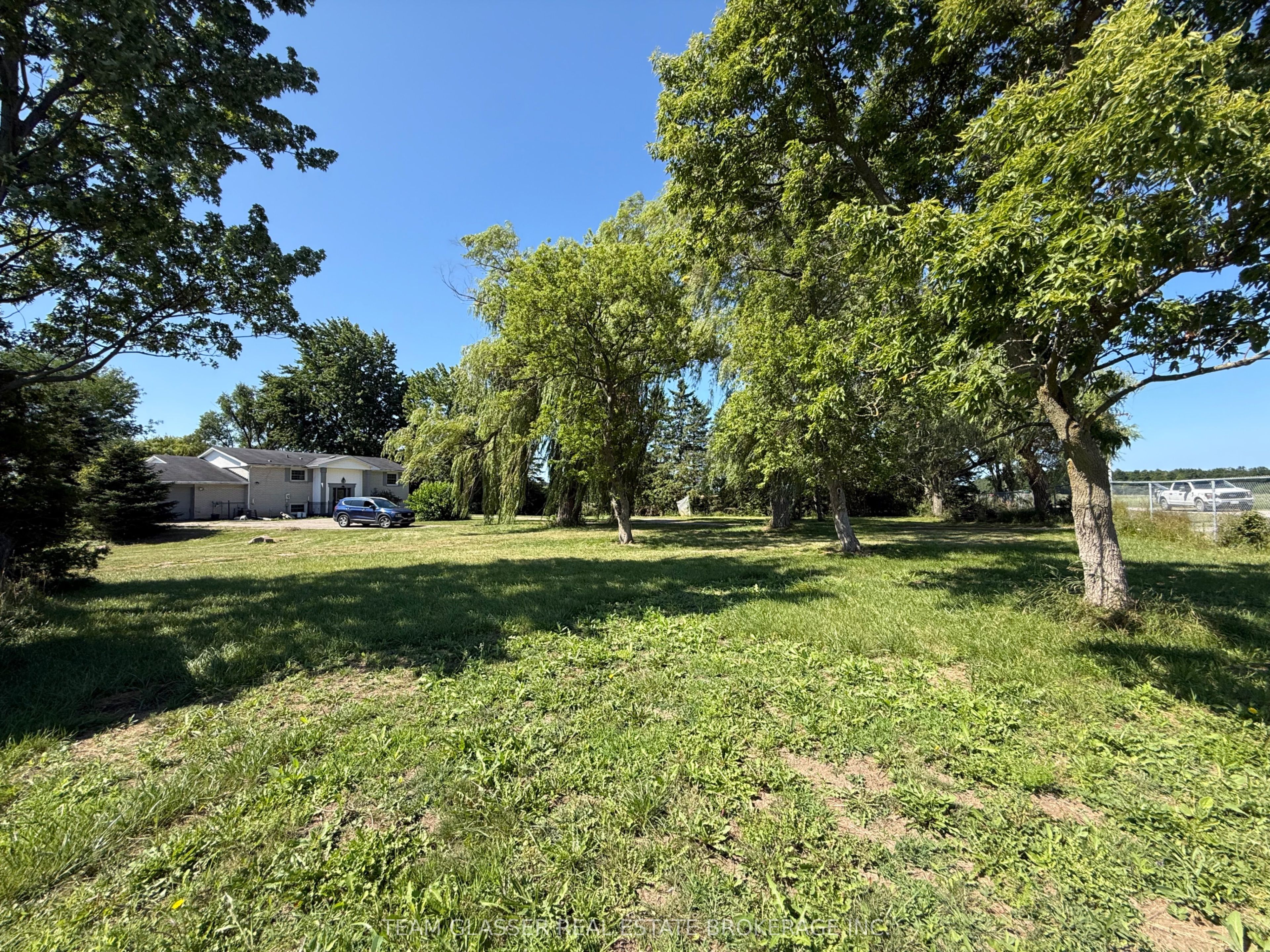 7395 WESTMINSTER Drive, London 4