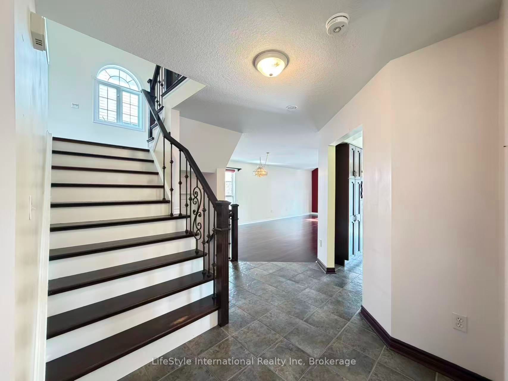 Unit Main Unit - 16 Lynch Circle, Guelph 5