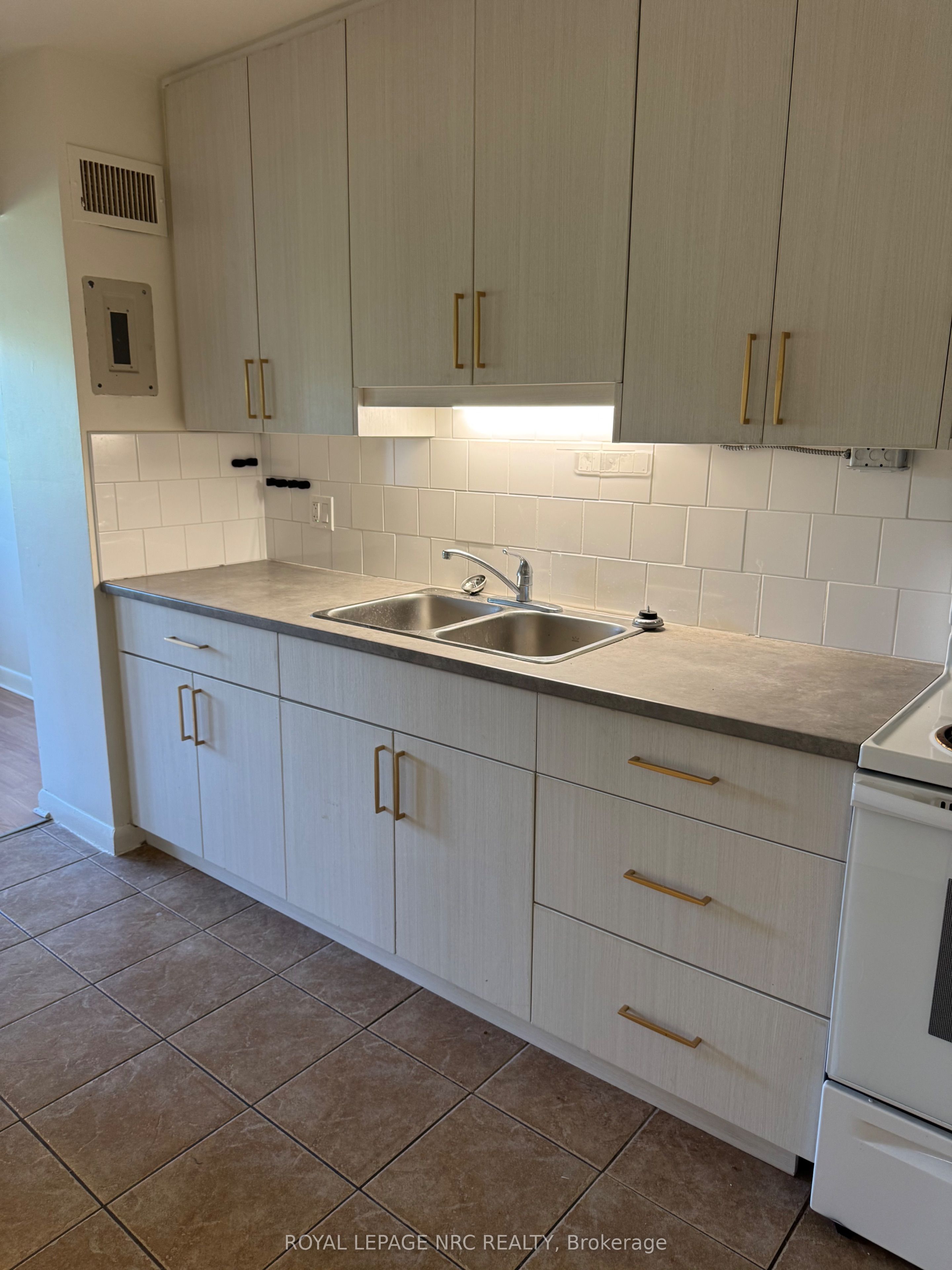 Unit 34 - 6035 Murray Street, Niagara Falls 4