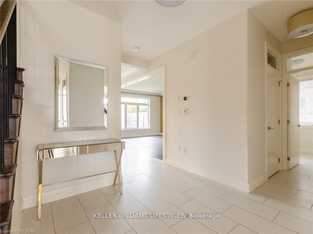 756 HICKORYSTICK, London 5