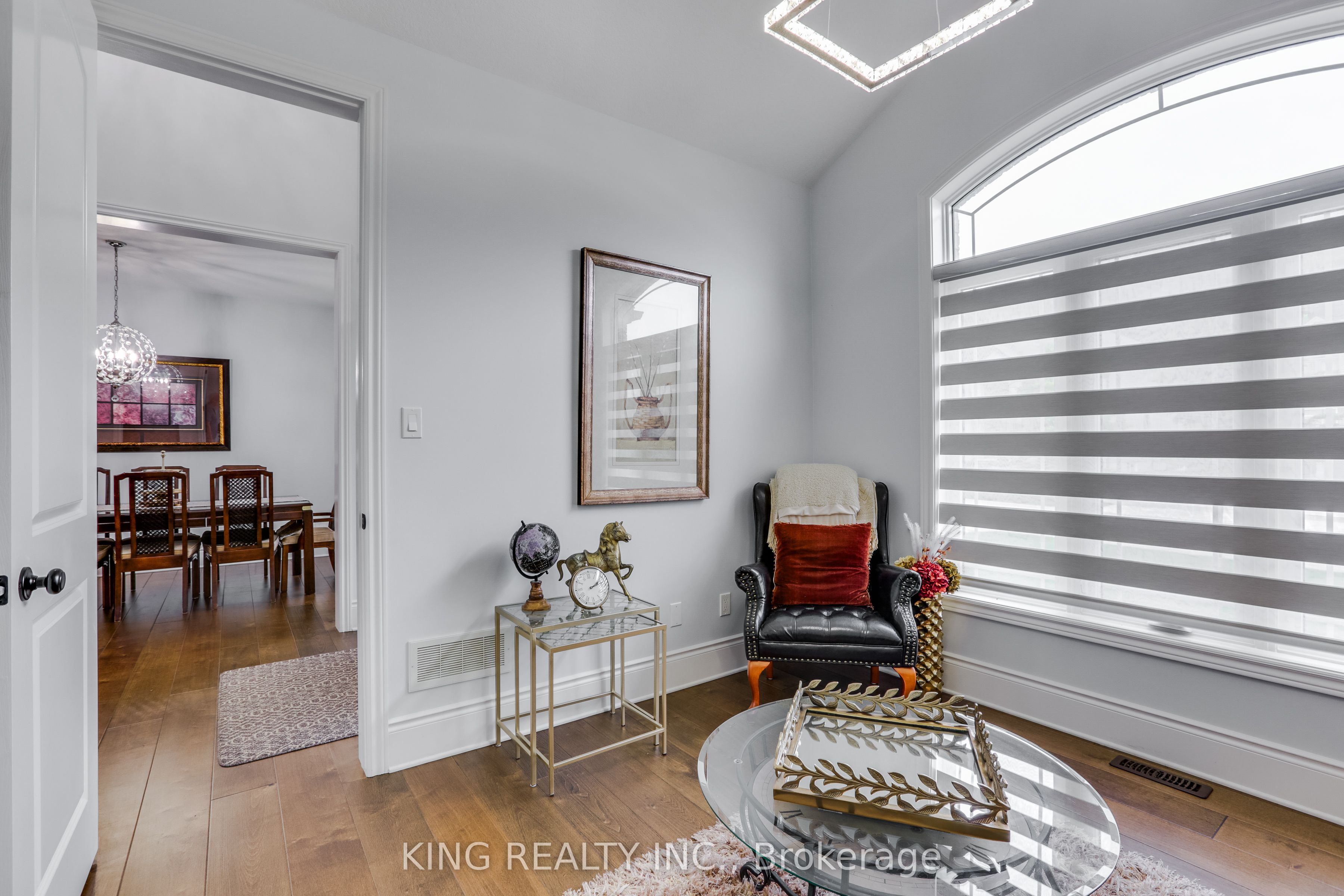2282 Dauncey Crescent N, London 5