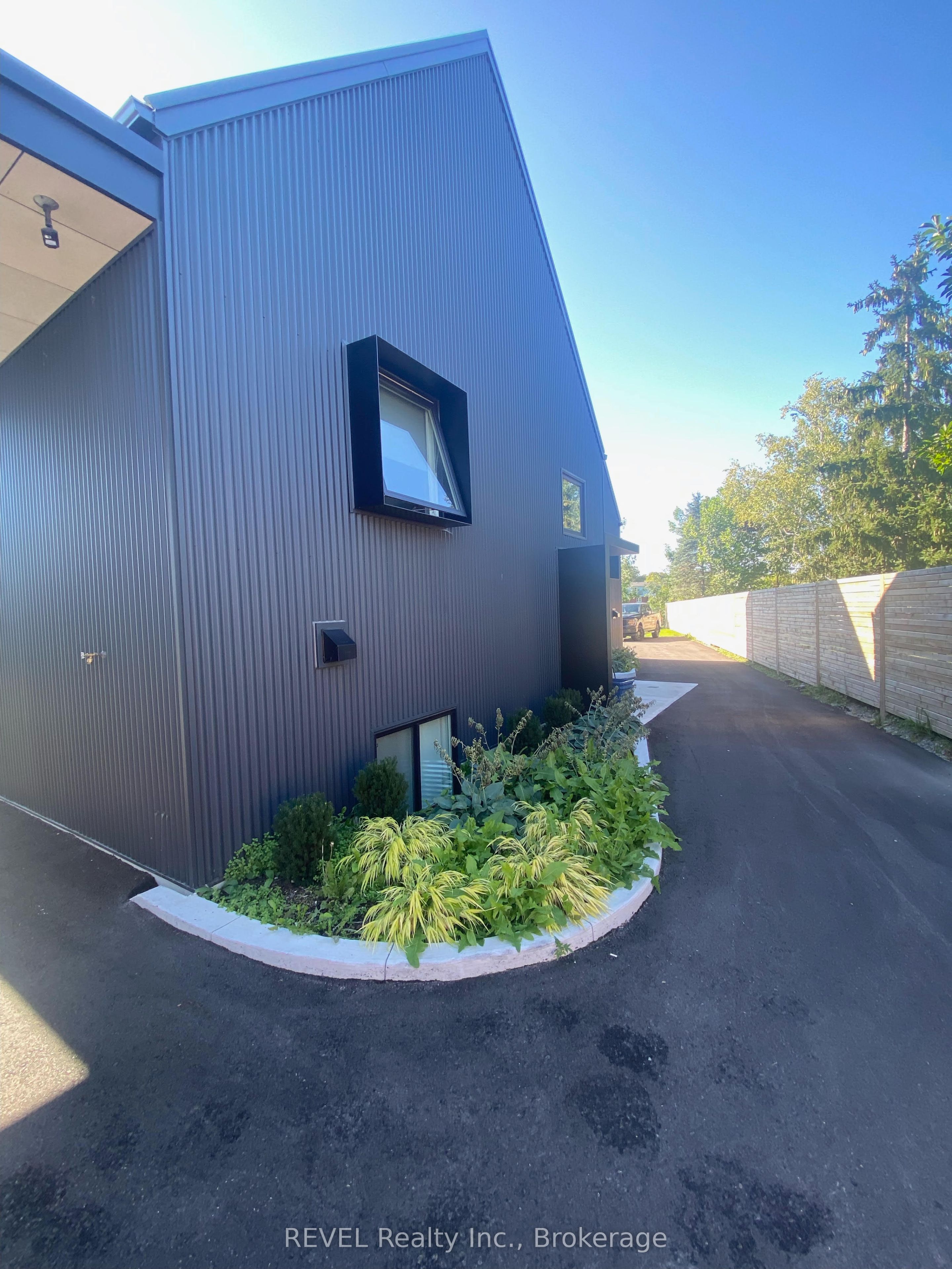 Unit Unit 2 - 5361 Valley Way, Niagara Falls 3