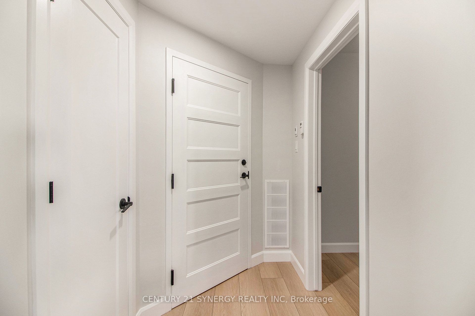 Unit B - 60 Helen Street, North Stormont 3