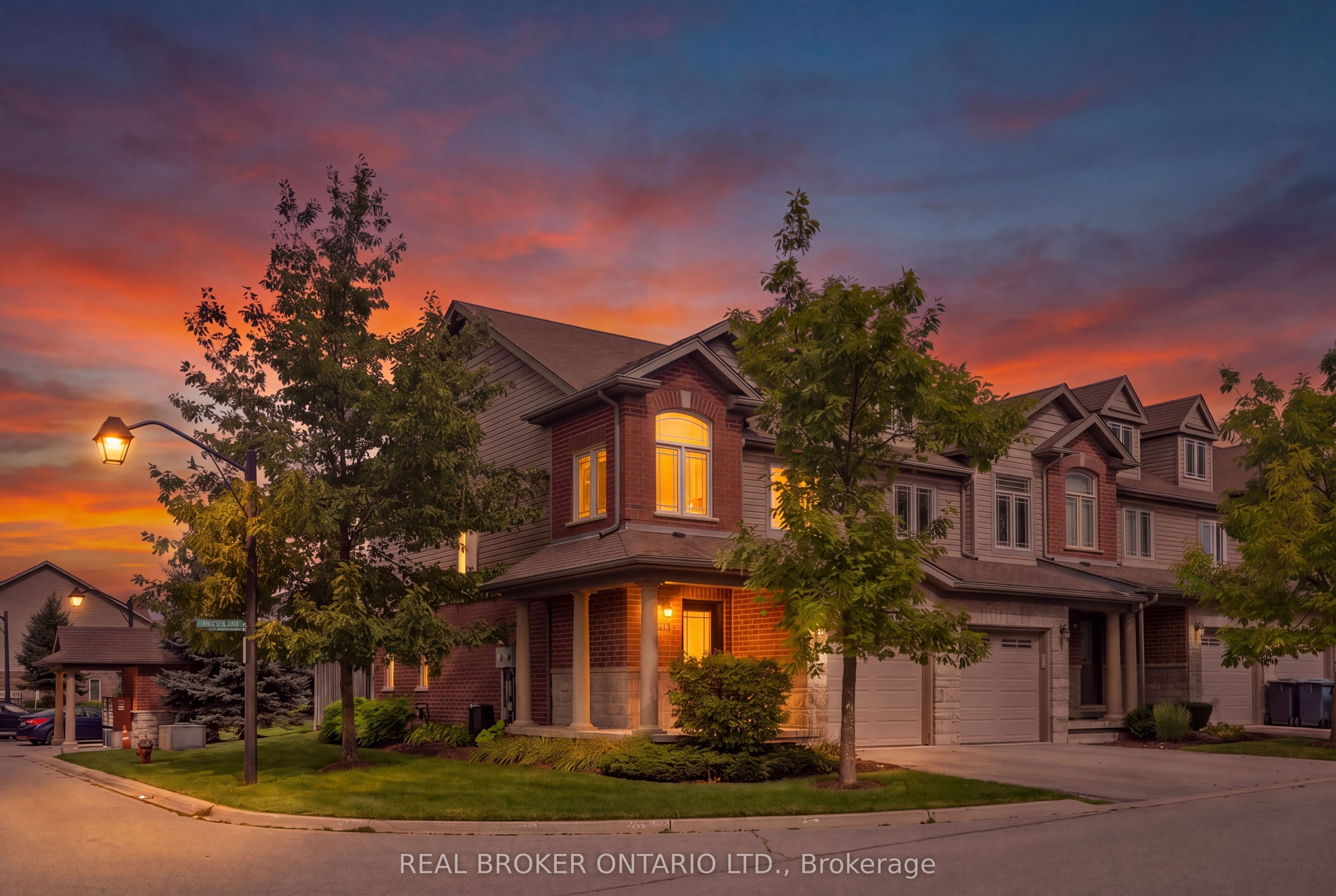 30 Kingsbury Square, Guelph 1