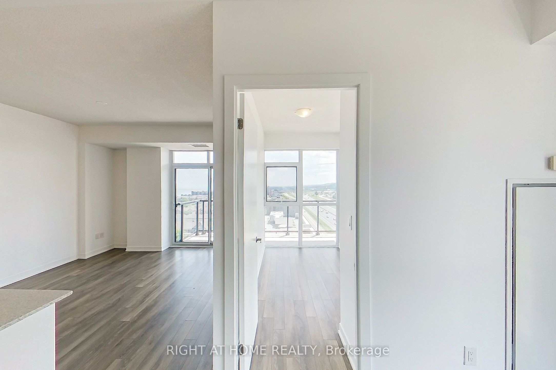 Unit 1208 - 550 North Service Road, Grimsby 5