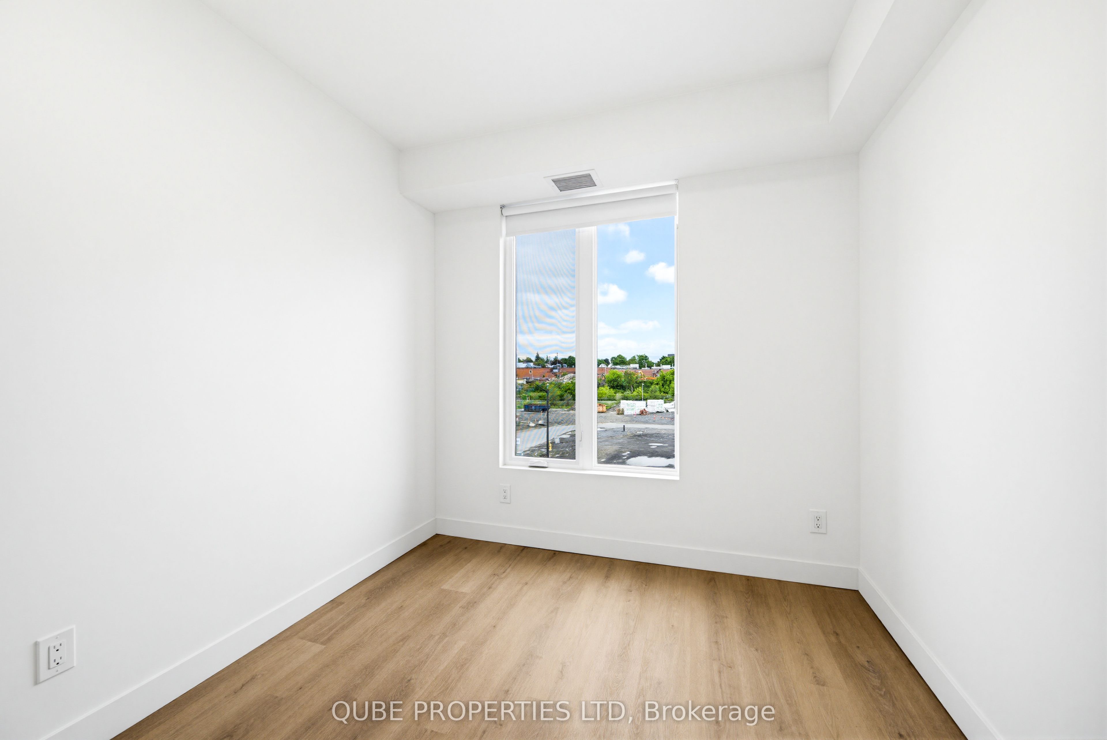 Unit Unit 304 - 15 Larch Street, Ottawa 3