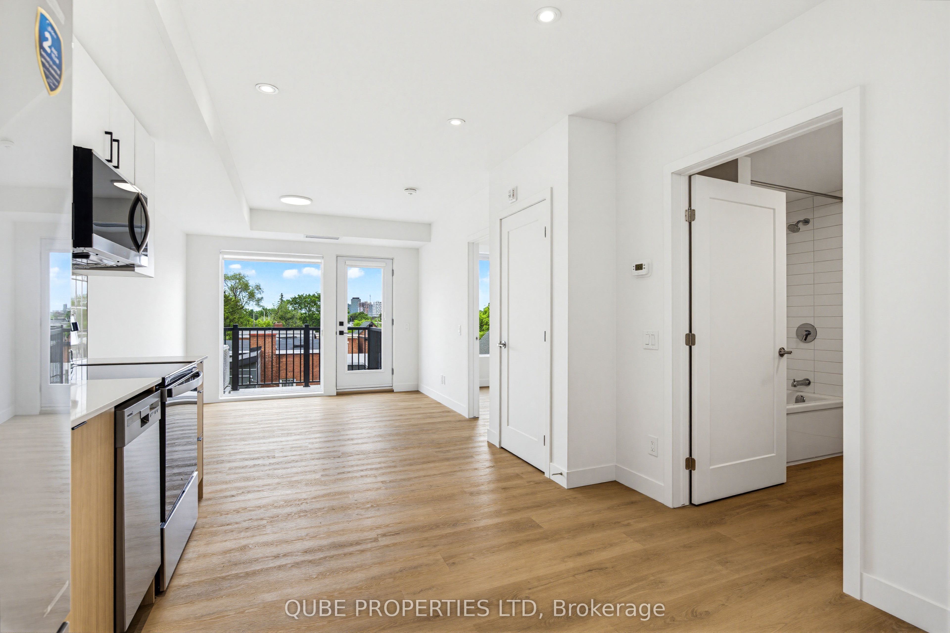 Unit Unit 305 - 15 Larch Street, Ottawa 4