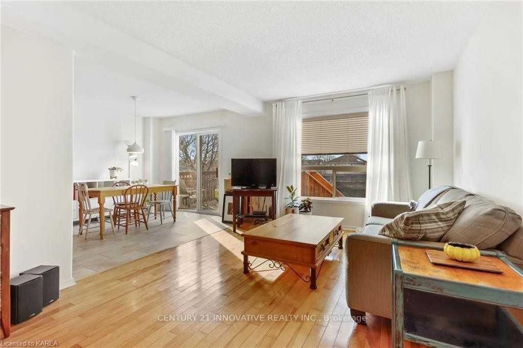 458 Freeman Crescent E, Kingston 5