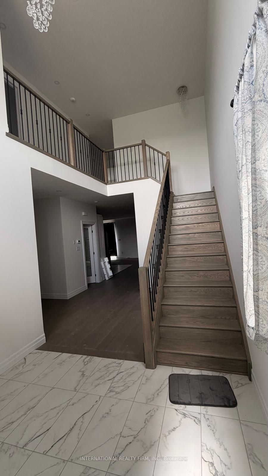 Unit Main & Upper - 891 Darnley Boulevard, London 3
