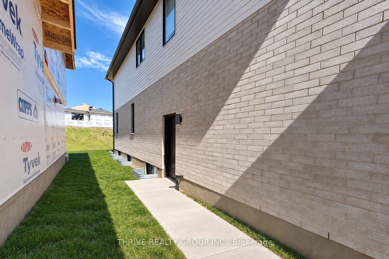 Unit Lower - 1218 Honeywood Drive, London 2