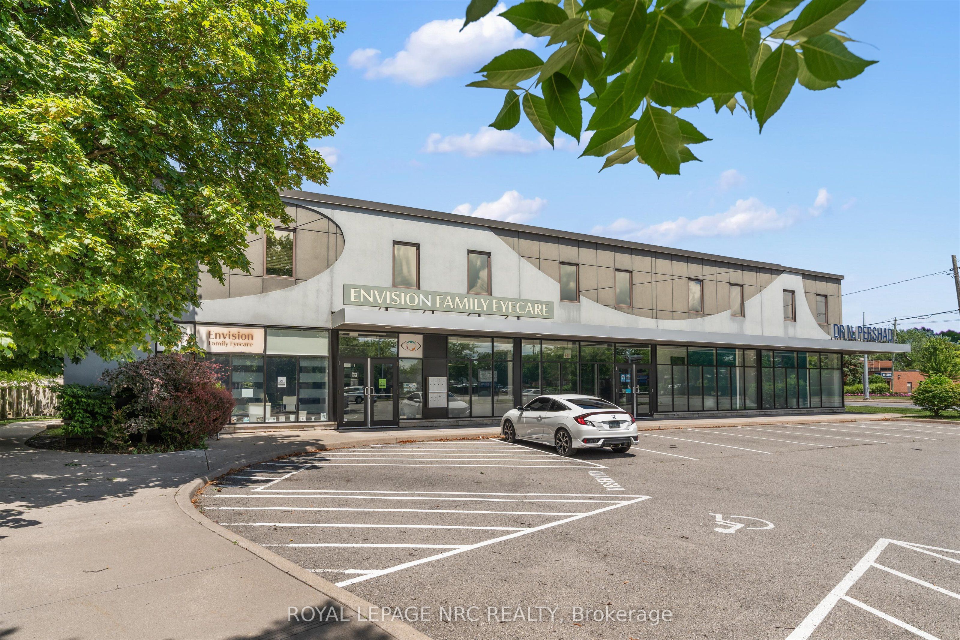Unit 220 - 411 Lake Street, St. Catharines 3