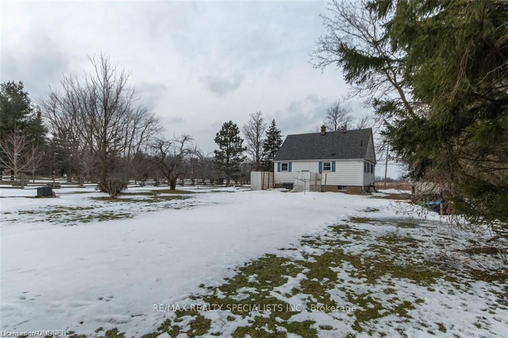 9697 Dickenson Road, Glanbrook 5