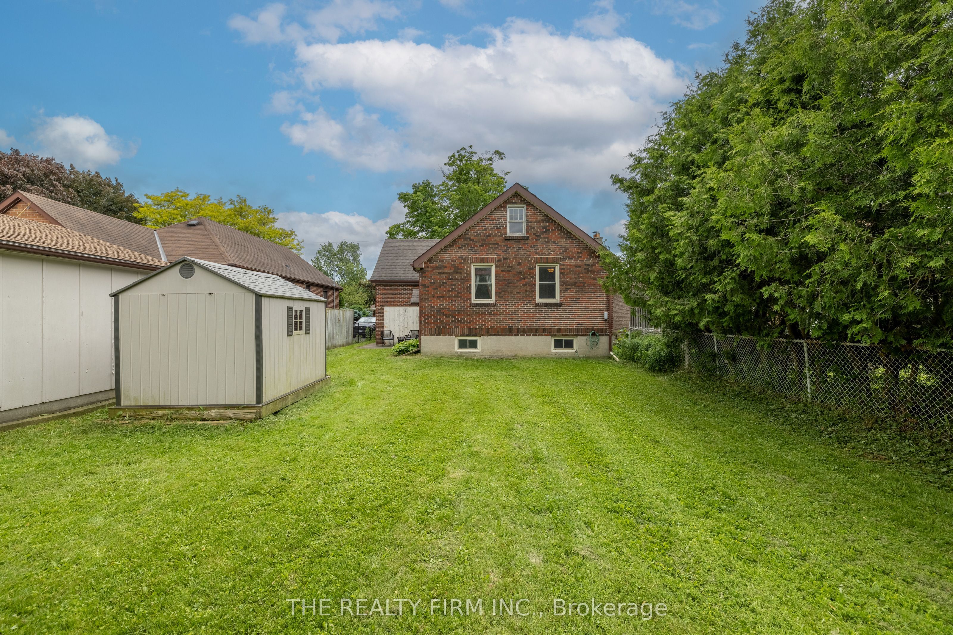 384 Spruce Street, London 5