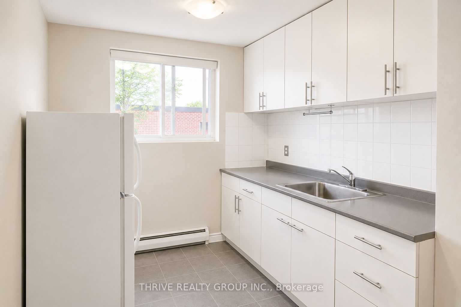Unit 3 - 153 Godfrey Drive E, London 5