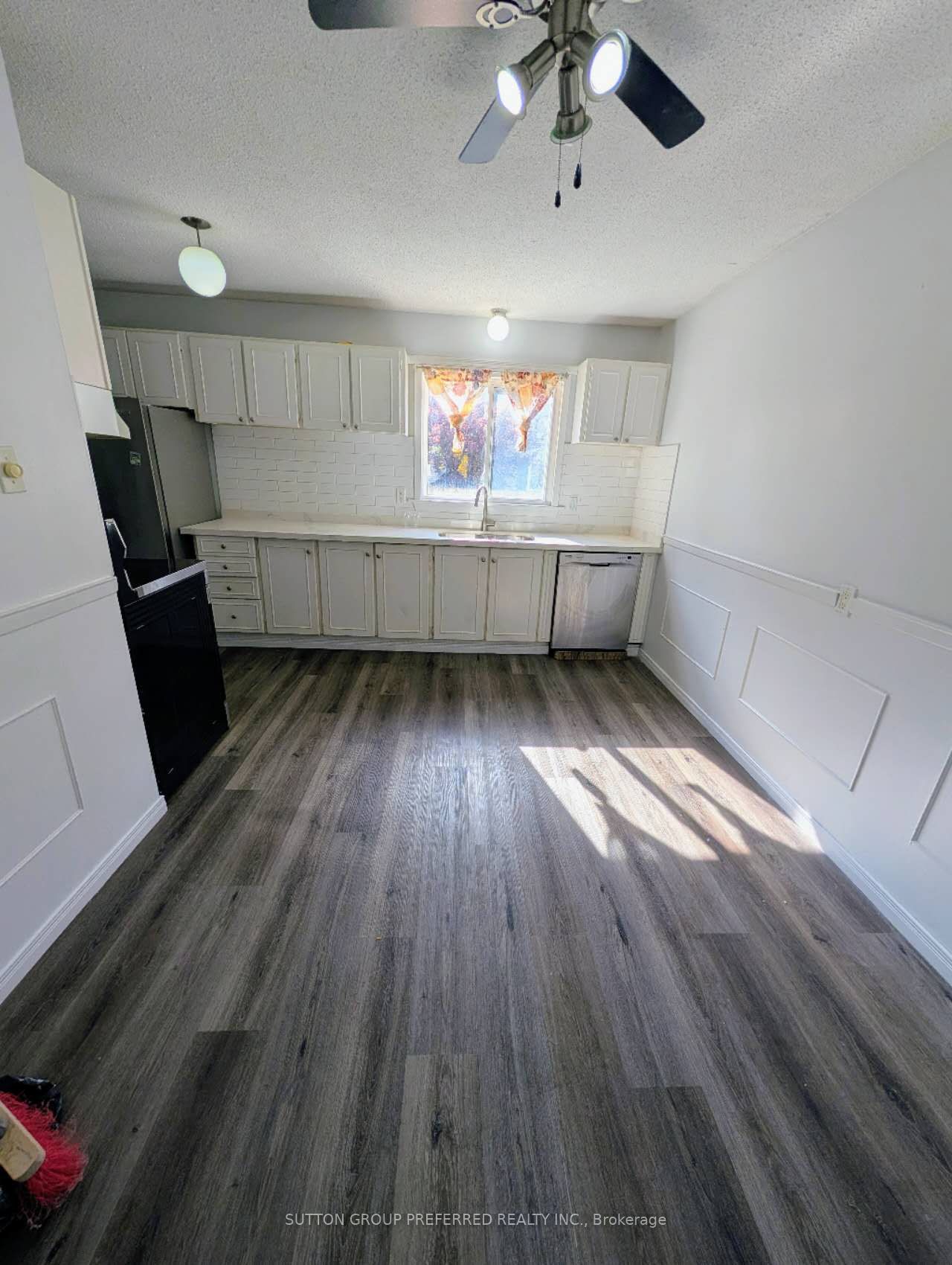Unit 101 - 272 Homestead Court N, London 3