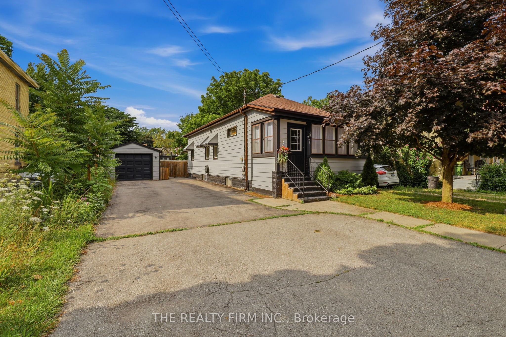 946 Lorne Avenue, London 3