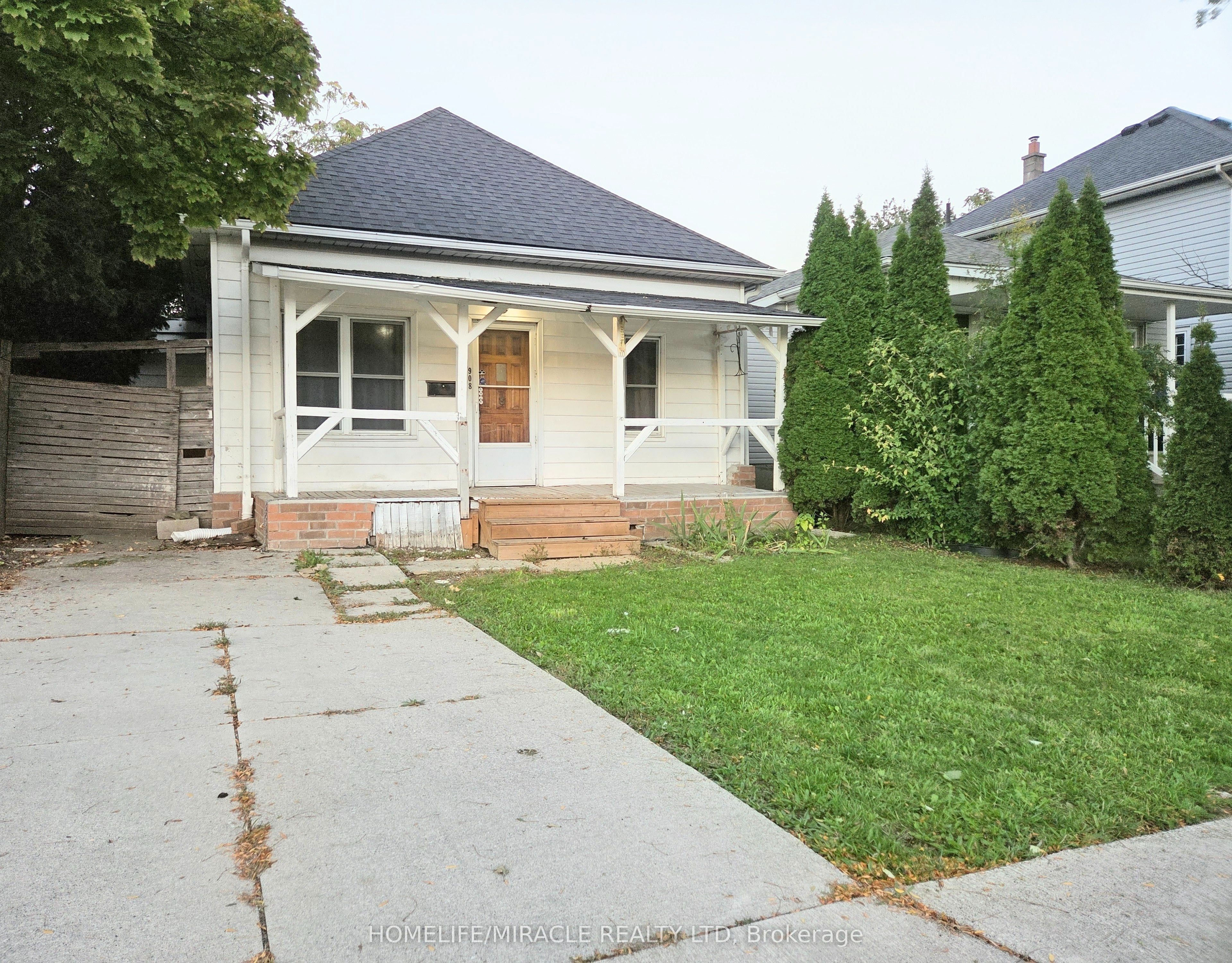 908 Windsor Avenue, Windsor 1