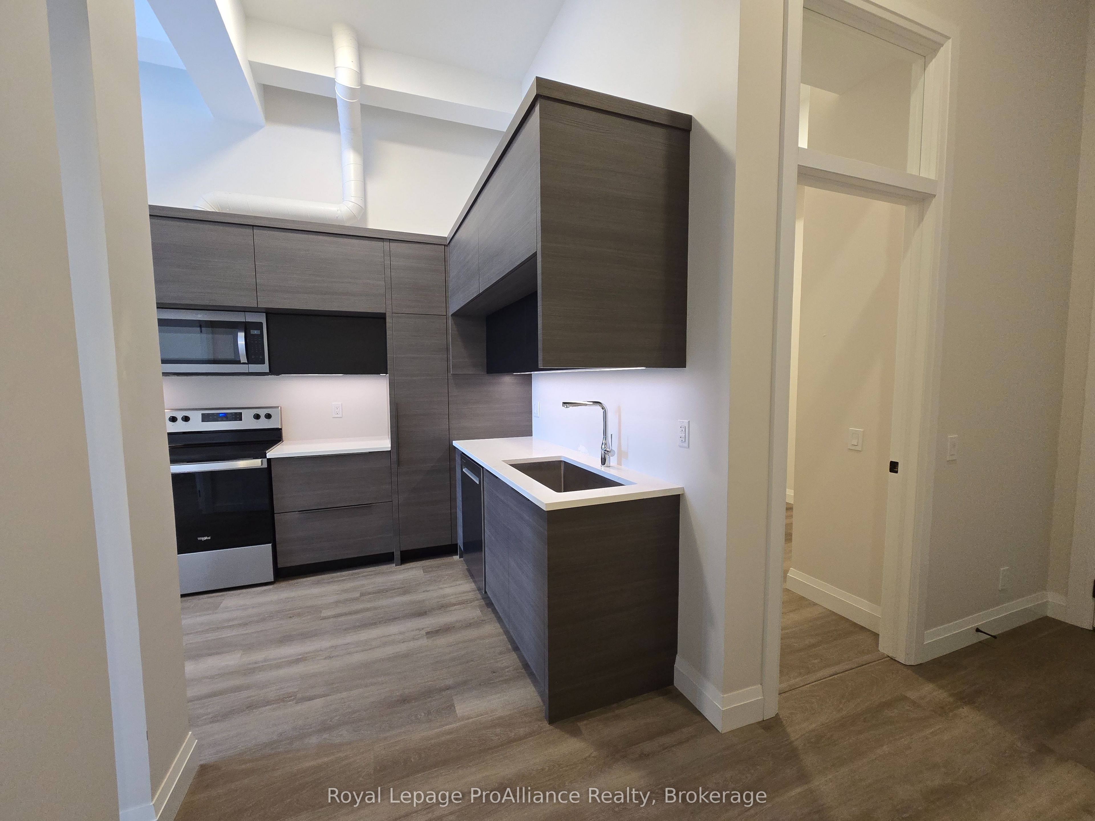 Unit 1 - 261 Front Street, Belleville 3