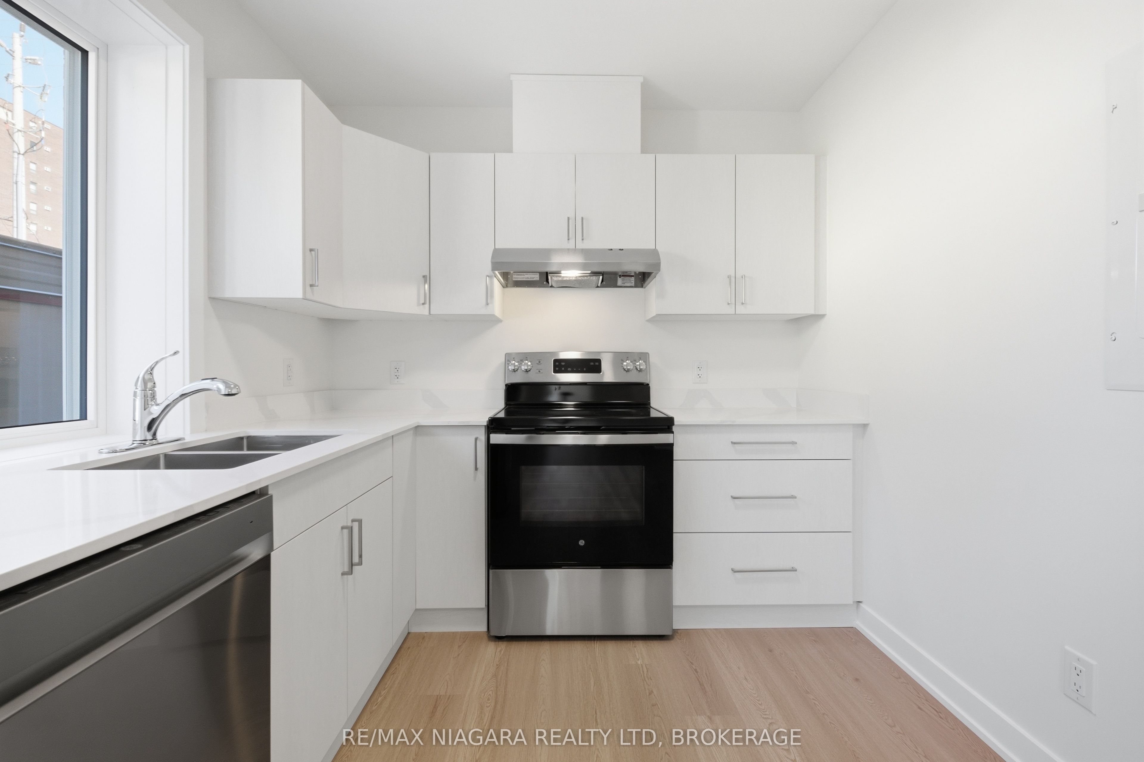 Unit 104 - 140 Church Street, St. Catharines 2