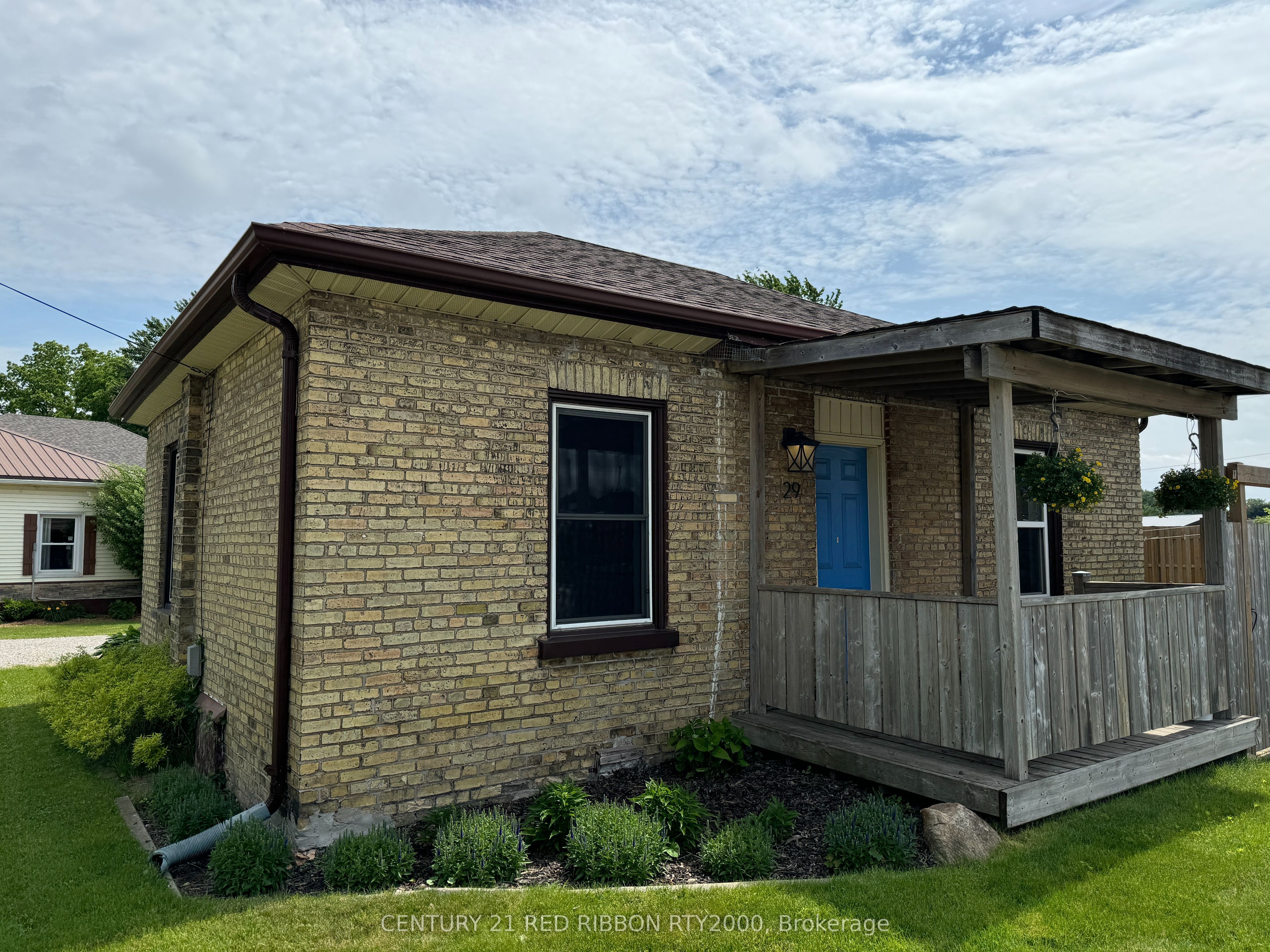 29 Caradoc St S, StrathroyCaradoc, Ontario N7G2N4 Sold History